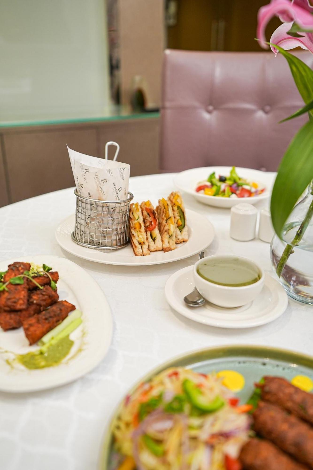 Renaissance Lucknow Hotel Extérieur photo
